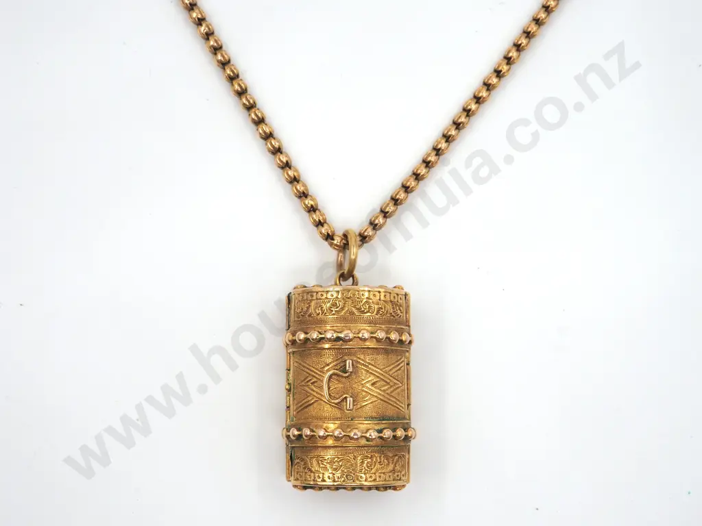 18ct Gold Antique Treasure Chest Locket Circa 1900, Valuation Image 1++