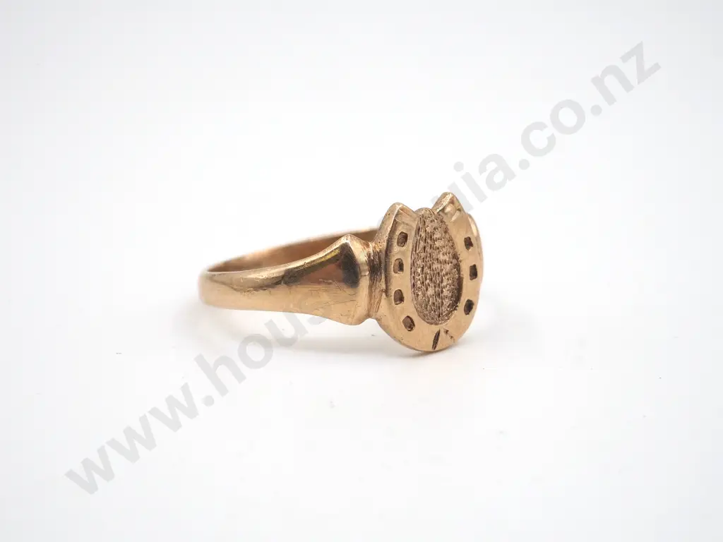 9ct Gold Antique Signet Ring Horseshoe Motif Image 1++