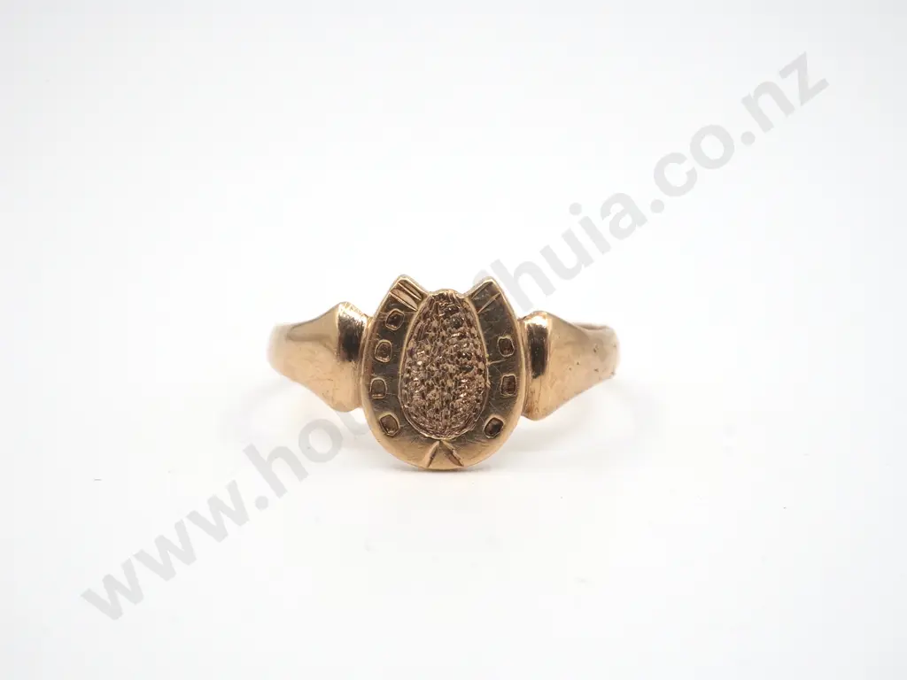 9ct Gold Antique Signet Ring Horseshoe Motif Image 1++