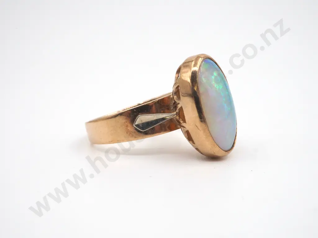 9ct Gold Vintage Opal Ring Image 1++