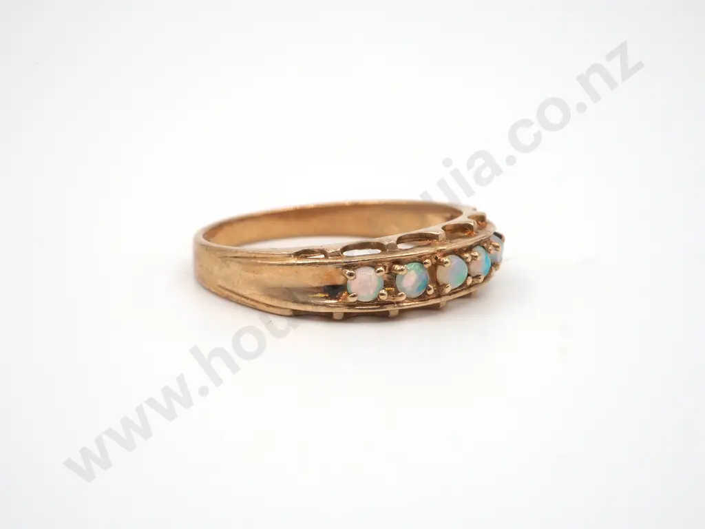9ct Gold Vintage Five Opal Ring Image 1++