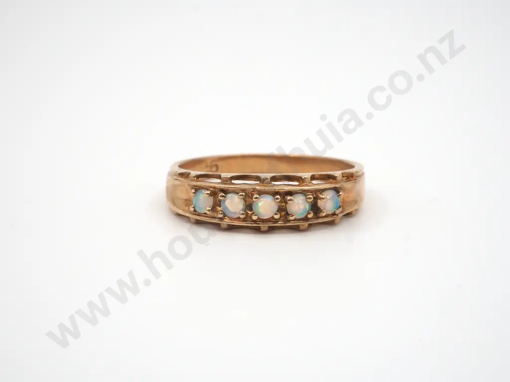 9ct Gold Vintage Five Opal Ring Image 1++