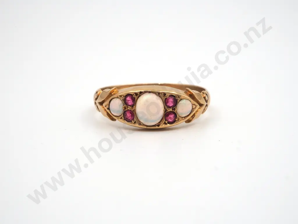 18ct Gold Opal Ring, Chester 1905 Image 1++