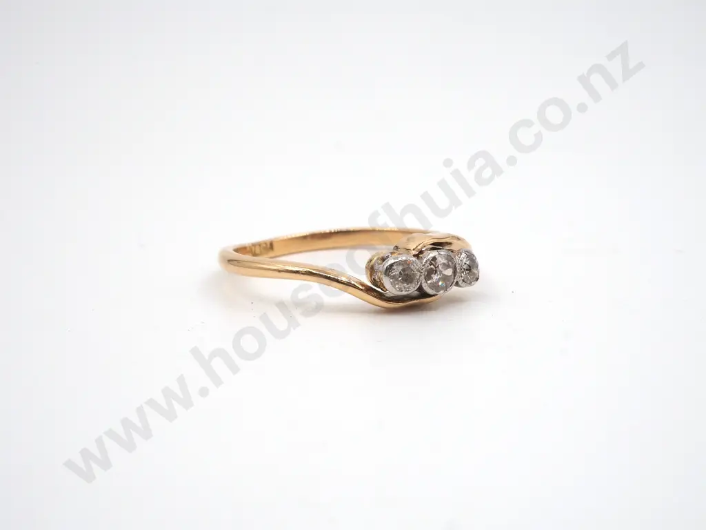 18ct Gold Three Stone Diamond Ring Image 1++