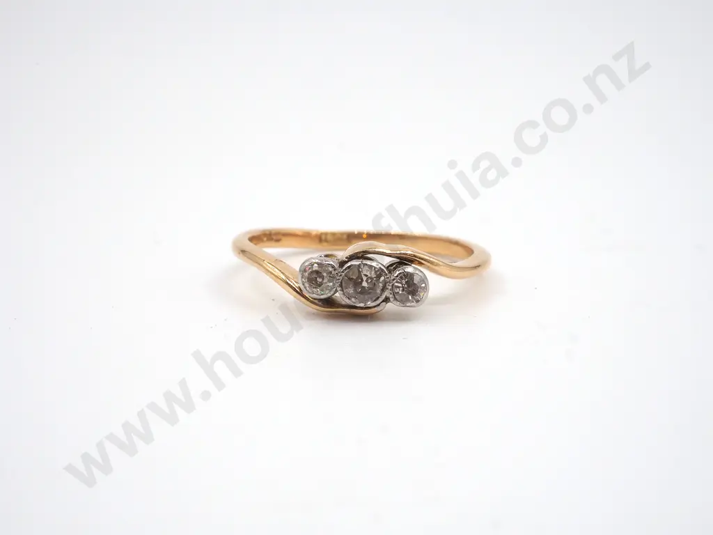 18ct Gold Three Stone Diamond Ring Image 1++