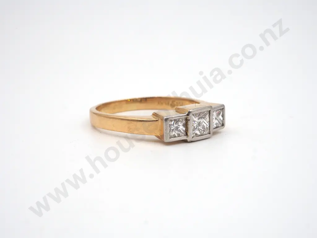 18ct Gold Three Princess Cut Diamond Ring Image 1++