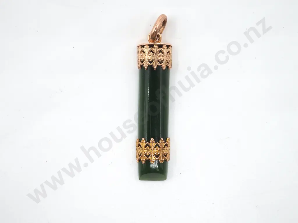 9ct Gold Colonial Greenstone Pendant Image 1++