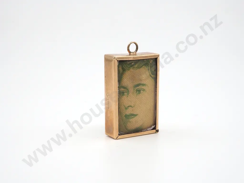 9ct Gold Inset One Pound Banknote Pendant Image 1++