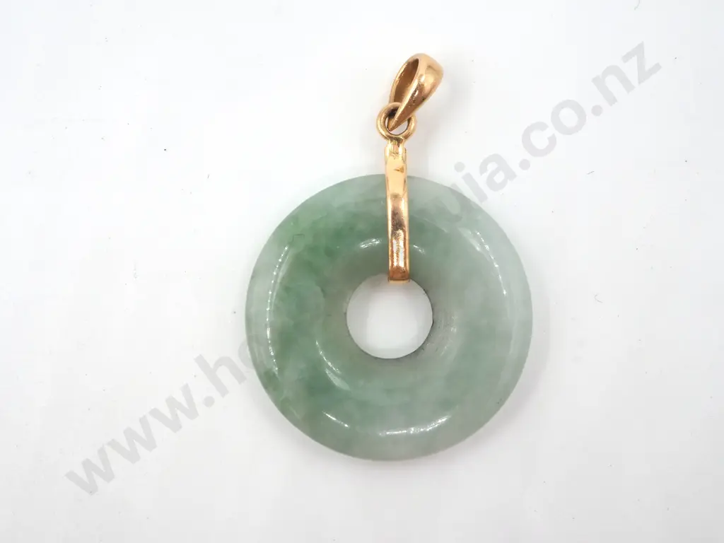 18ct Gold Chinese Jade pendant Image 1++
