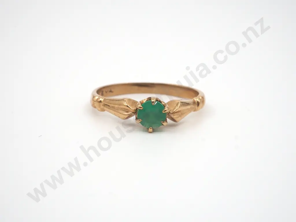 9ct Gold Vibrant Synthetic Emerald Ring Image 1++