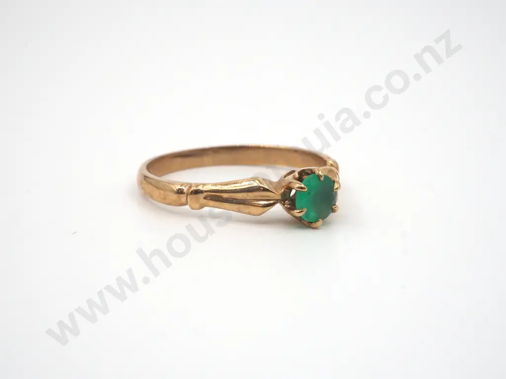 9ct Gold Vibrant Synthetic Emerald Ring Image 1++