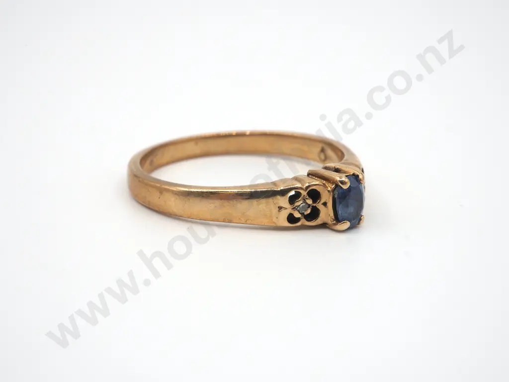 9ct Gold Vintage Sapphire & Diamond Ring Image 1++