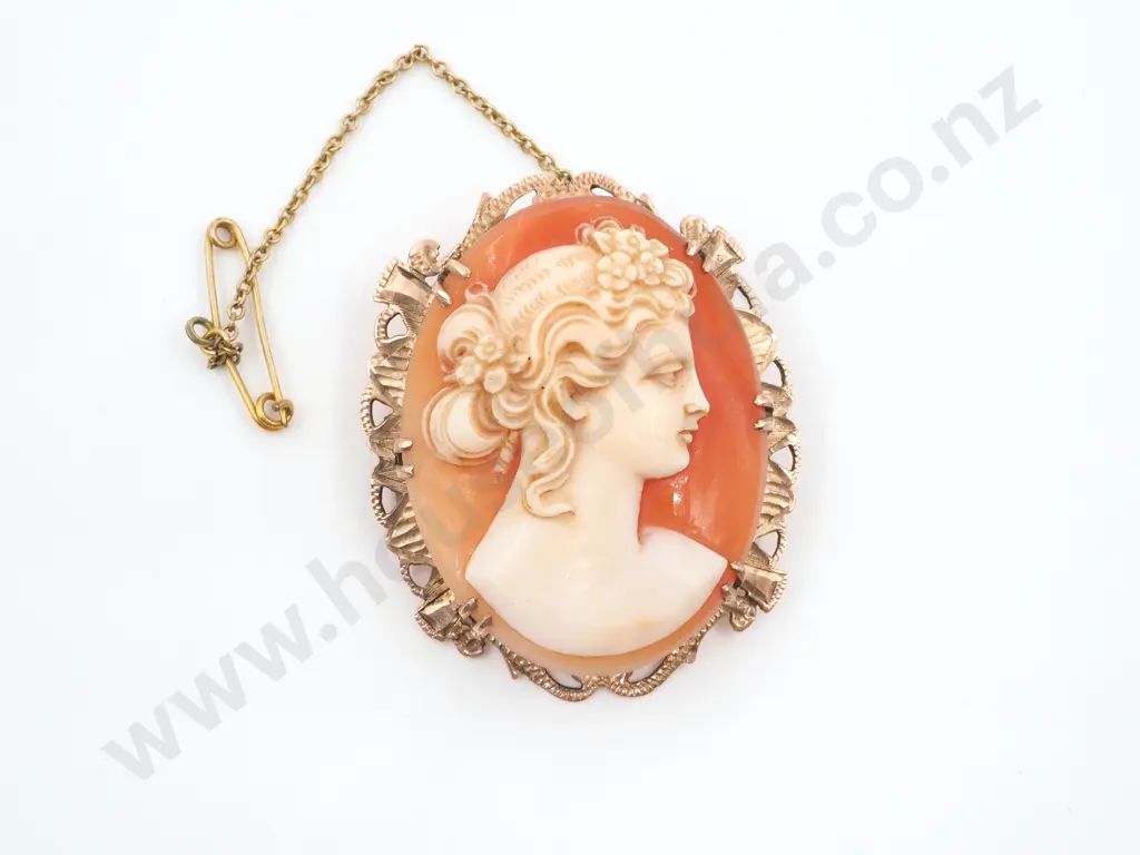 9ct Gold Antique Cameo Brooch Image 1++