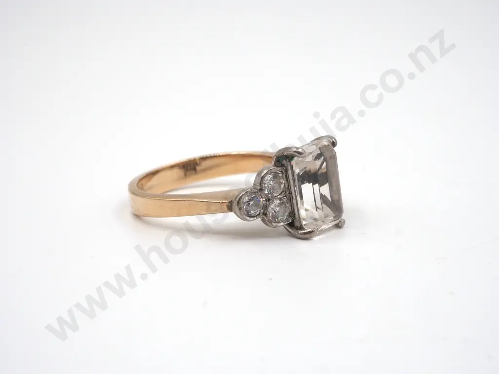 9ct Gold White Stone Dress Ring Image 1++