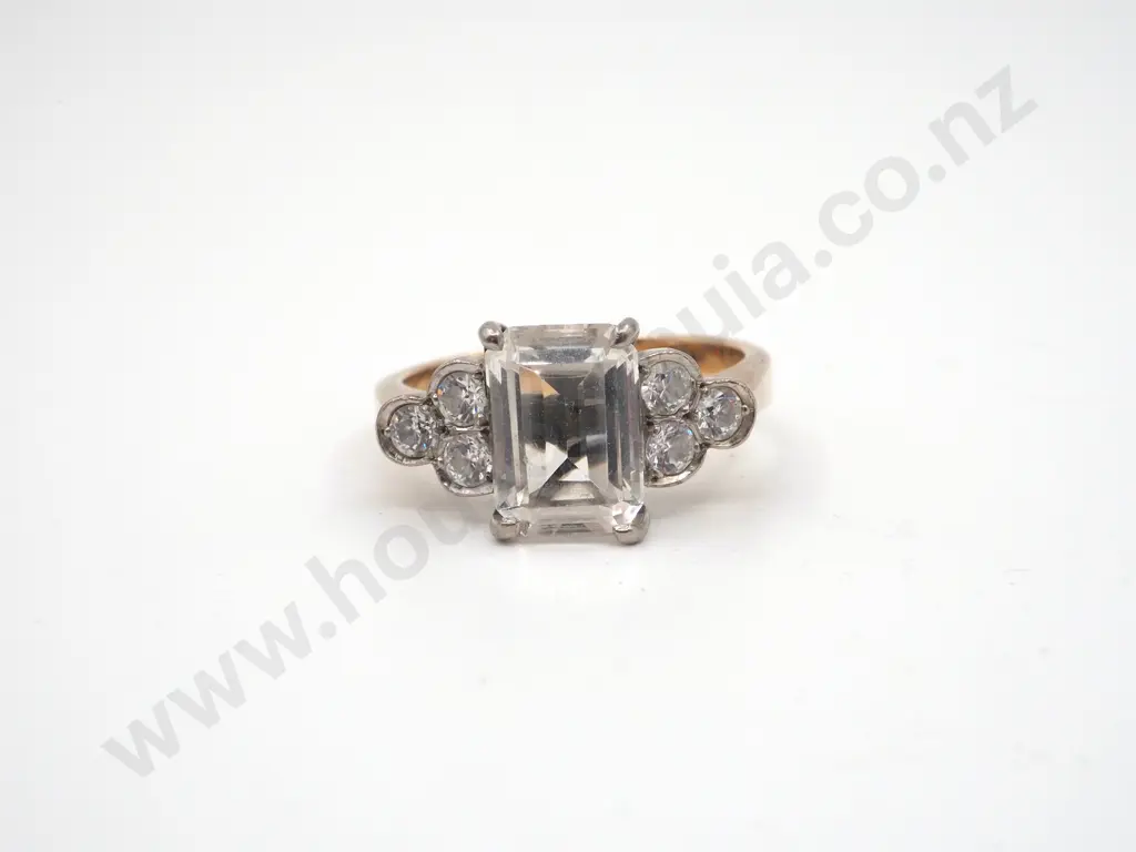 9ct Gold White Stone Dress Ring Image 1++