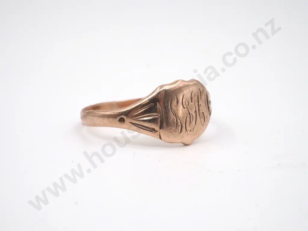 Antique 9ct Gold Signet Ring Image 1++