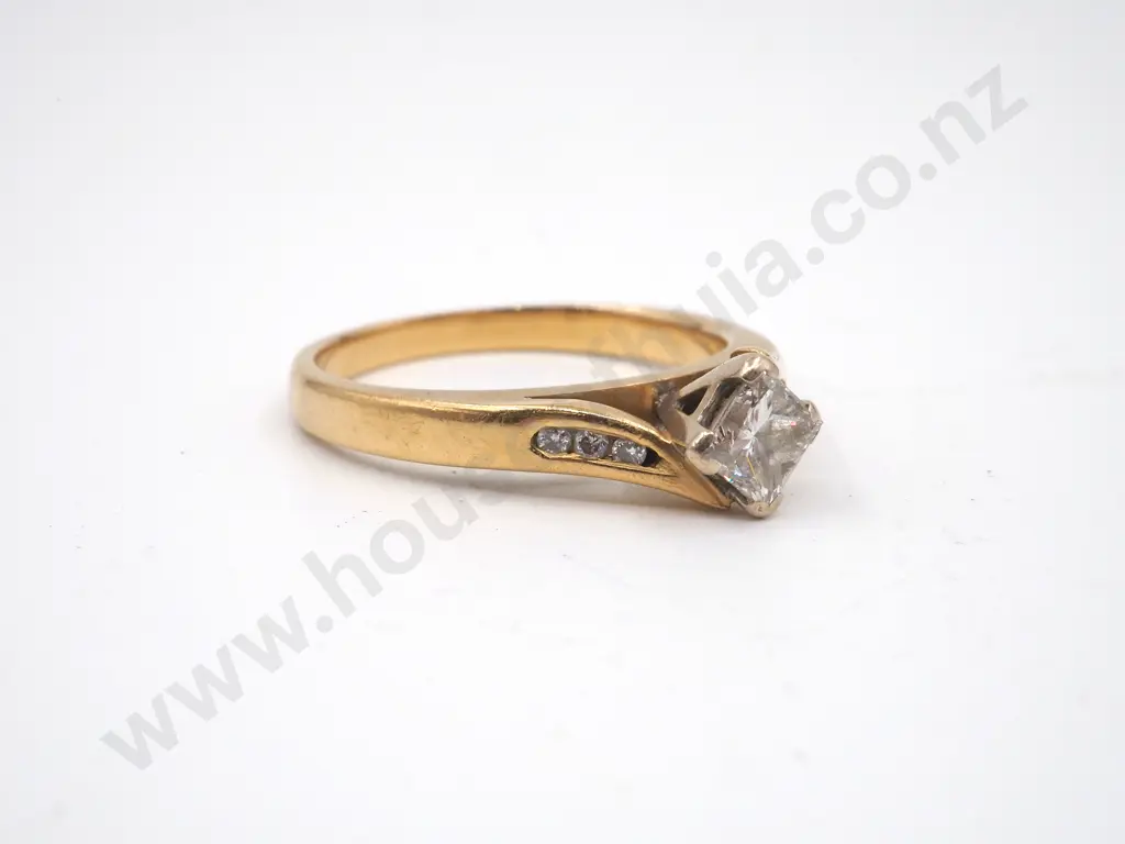 18ct Gold Princess Cut Solitaire Ring, approx 0.4ct Image 1++