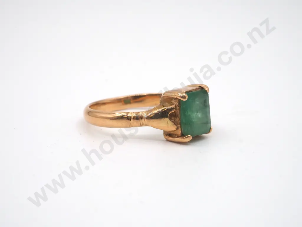 18ct Gold Emerald Ring Image 1++