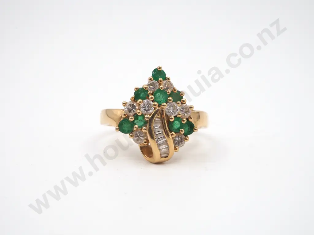 ***18ct Gold Diamond Emerald? Ring Image 1++