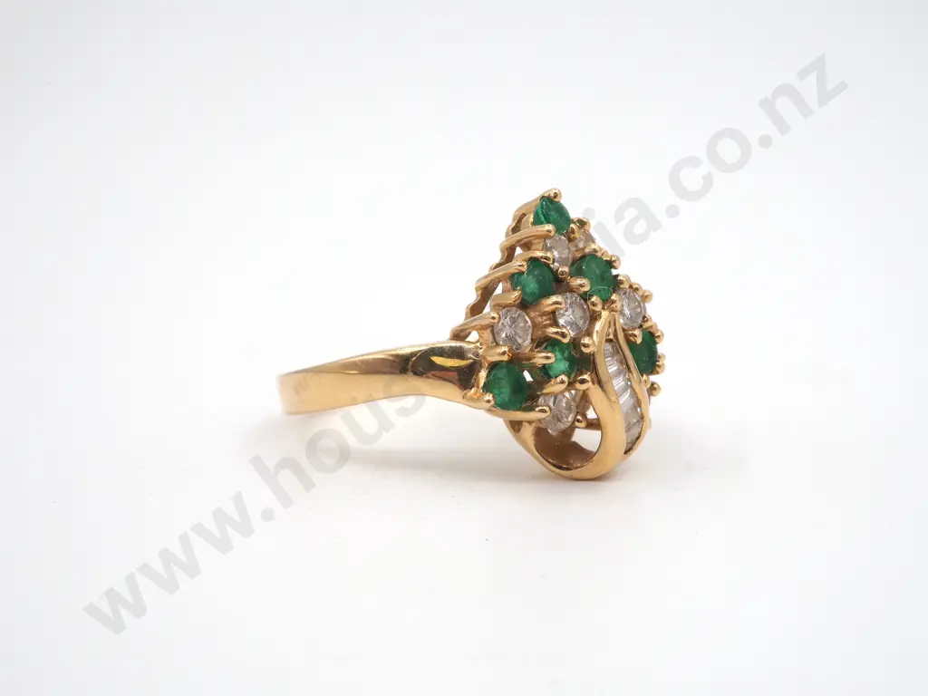 ***18ct Gold Diamond Emerald? Ring Image 1++