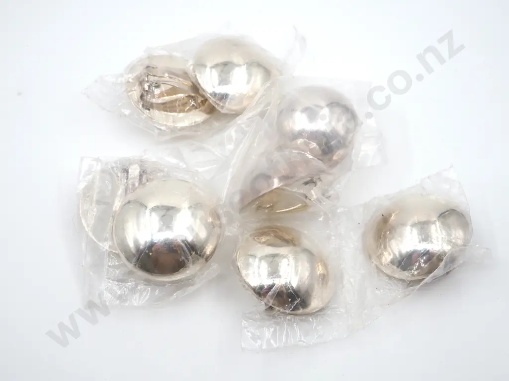 Four Pairs of Sterling Silver Modern Domed Clip on Earrings Image 1++