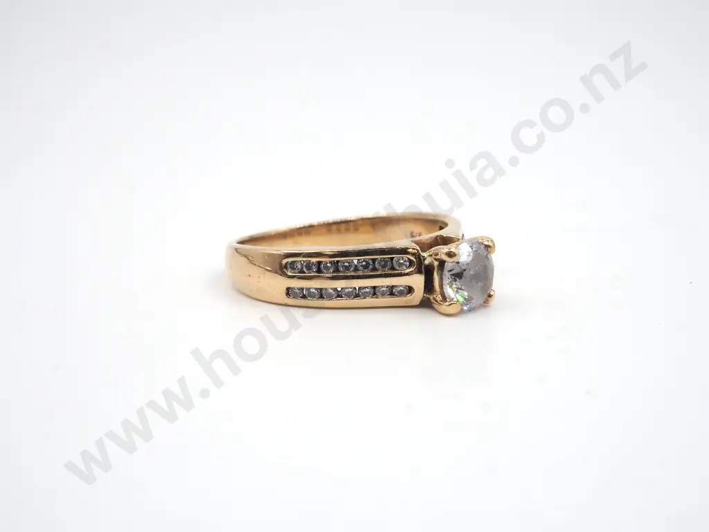 9ct Gold CZ Ring Image 1++