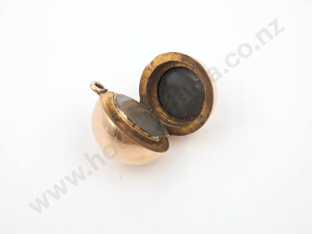 9ct Gold Mourning Ball Locket Pendant, Circa 1900 Image 1++