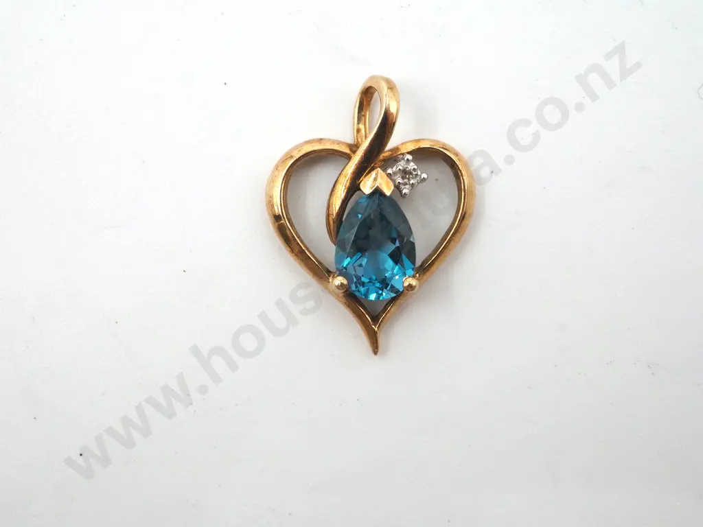 9ct Gold Heart Blue Gem Pendant Image 1++