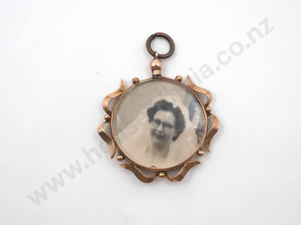 9ct Gold Antique Photo Locket Circa 1920 Image 1++