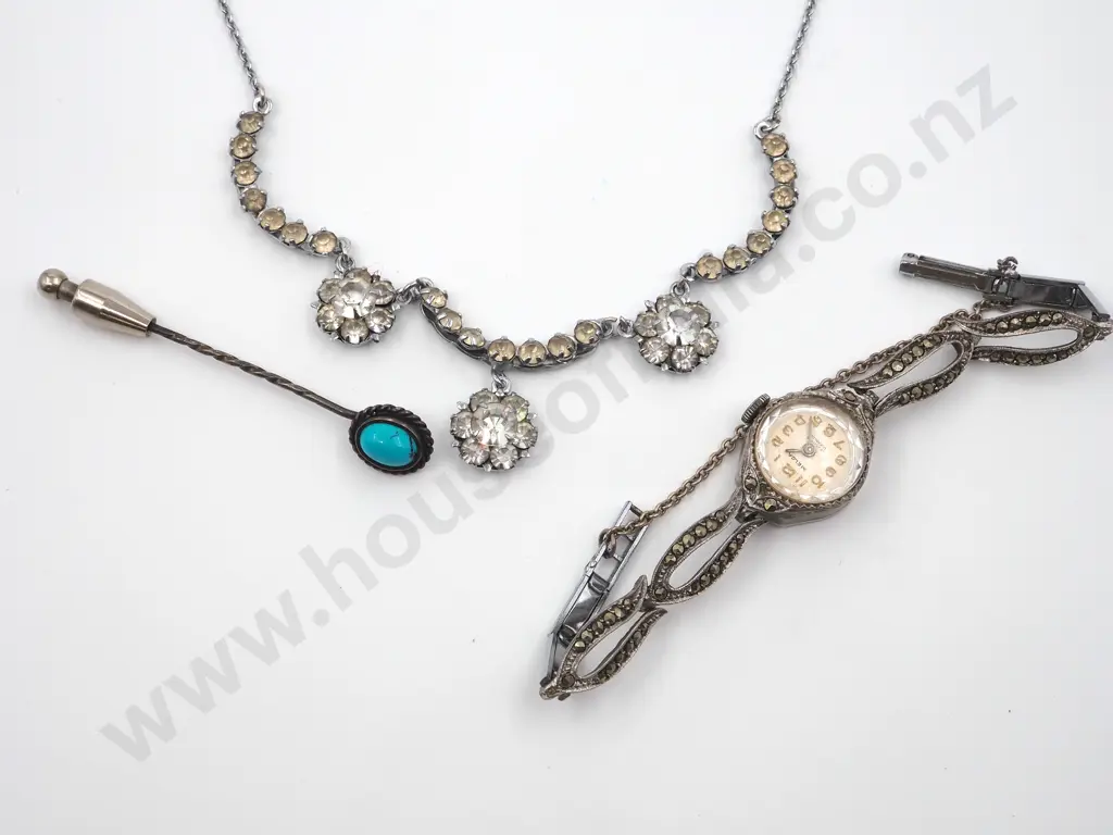 Costume Jewellery w Watch Image 1++