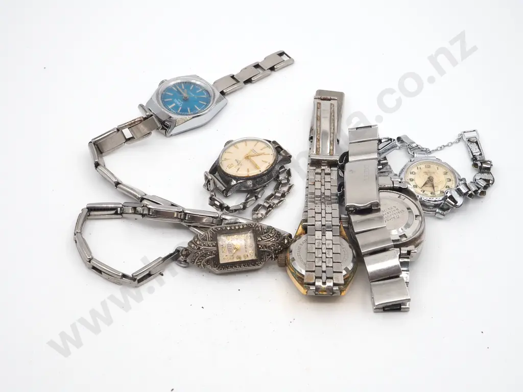 Mixed Lot of Smaller Vintage Steel Watches Image 1++