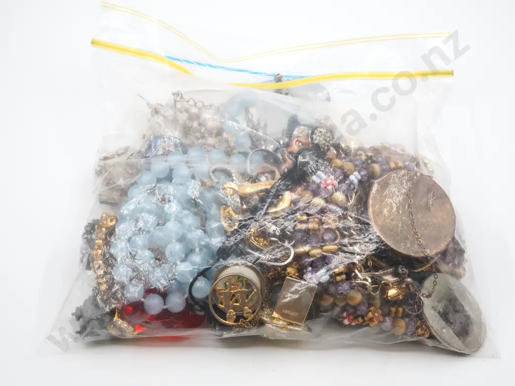 Assorted Lot of Costume Jewellery Image 1++