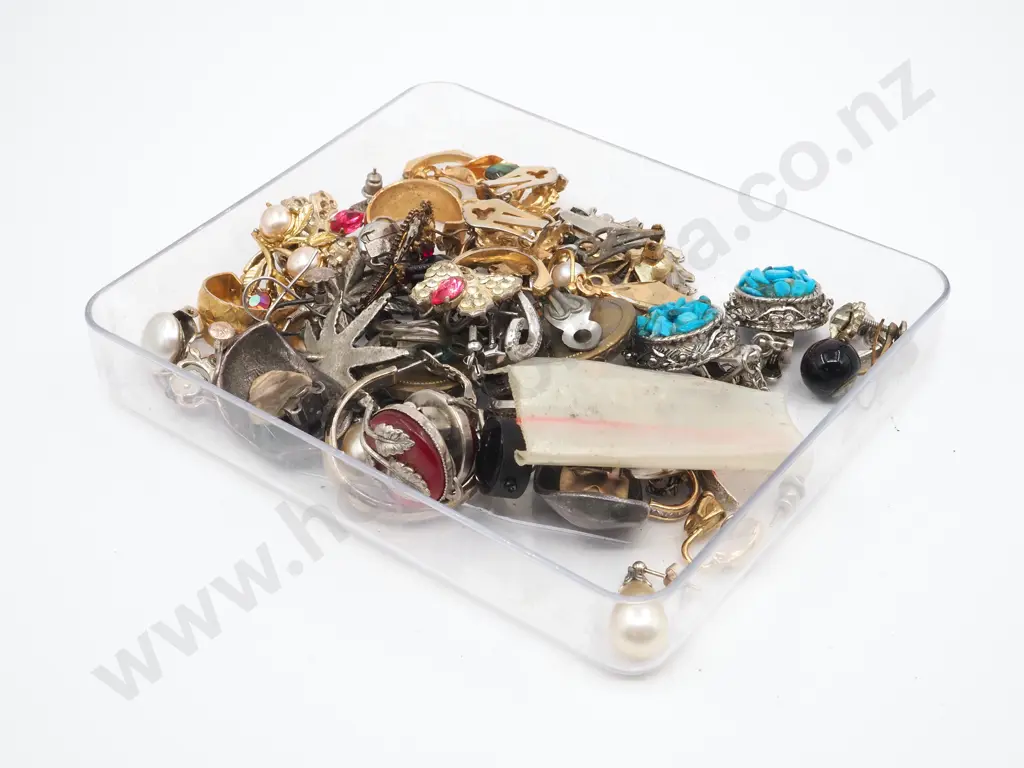 Assorted Lot of Costume Jewellery Image 1++