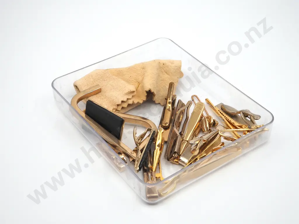 Assorted Lot of Costume Jewellery Image 1++