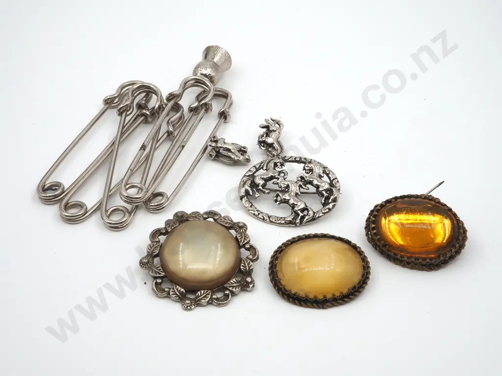 Assorted Lot of Costume Jewellery Image 1++