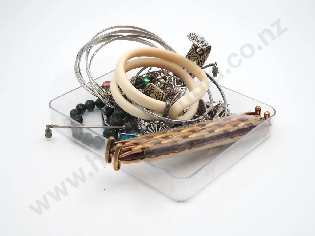 Assorted Lot of Costume Jewellery Image 1++