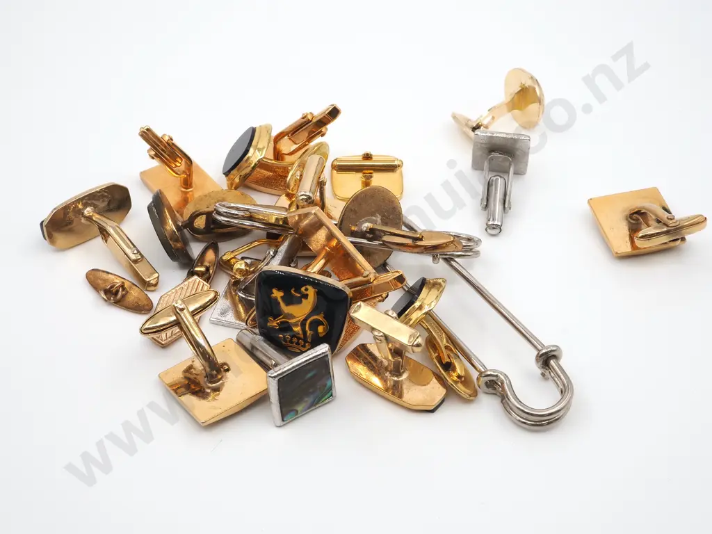 Assorted Lot of Costume Jewellery Including Cufflinks & Kilt Pins Image 1++