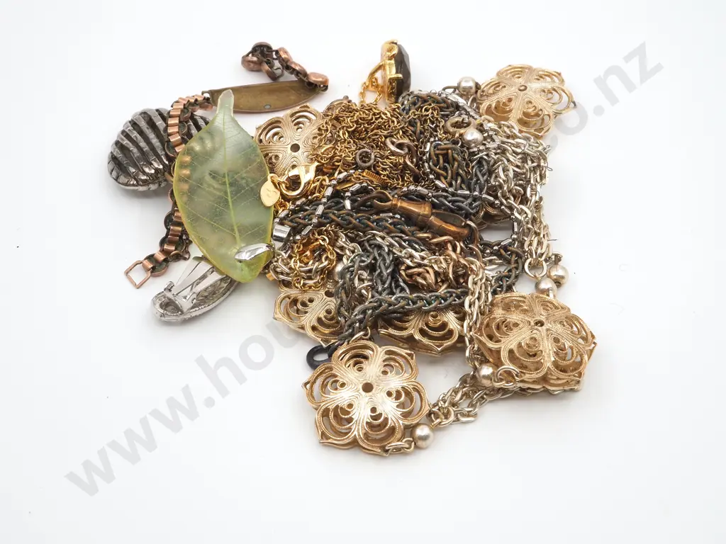 Assorted Lot of Costume Jewellery Image 1++