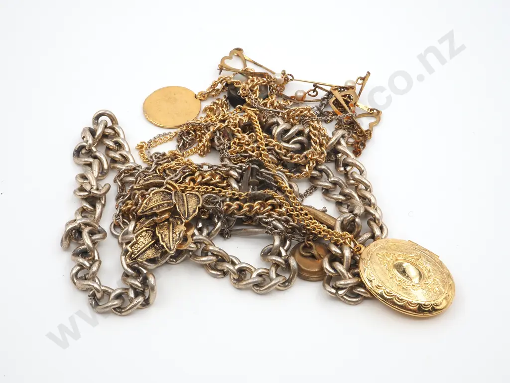 Assorted Lot of Costume Jewellery Image 1++