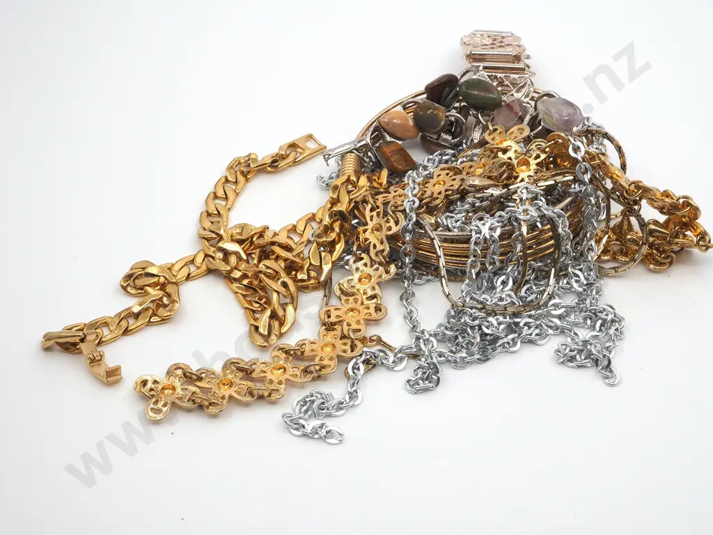Assorted Lot of Costume Jewellery Image 1++