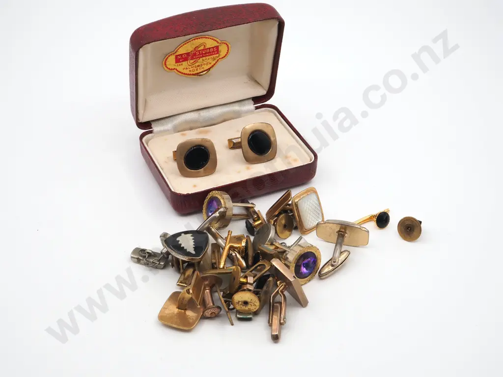 Assorted Lot of Costume Jewellery Image 1++