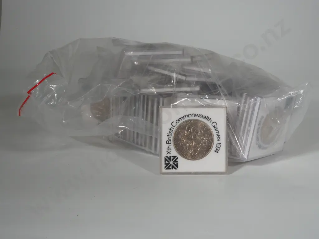 43 X 1974 New Zealand UNC One Dollar Coins Image 1++