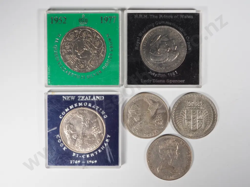 13 Assorted UNC One Dollar Coins Image 1++