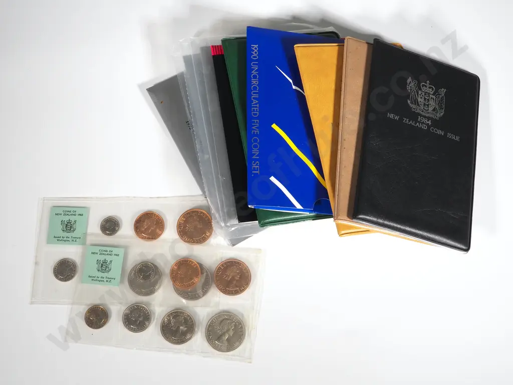 11 Assorted New Zealand UNC Coin Sets Image 1++