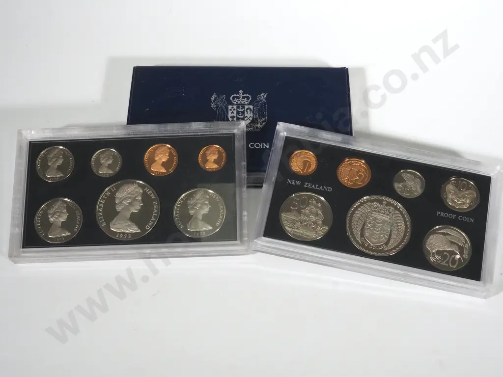 18 New Zealand Proof Sets Image 1++