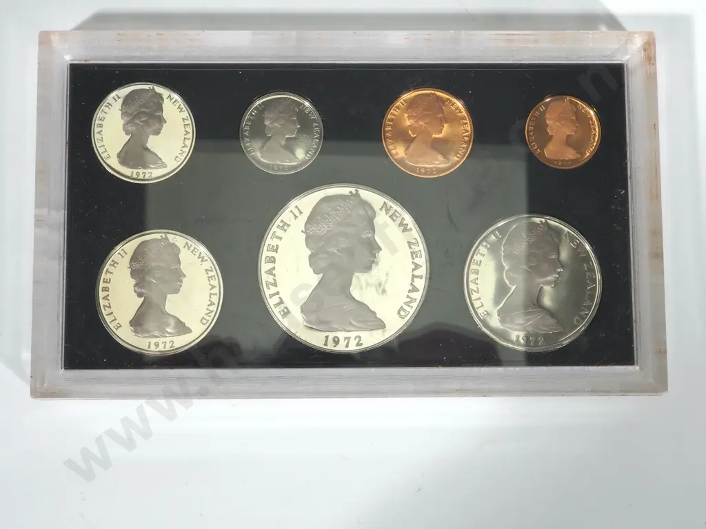 17 New Zealand Proof Sets Image 1++