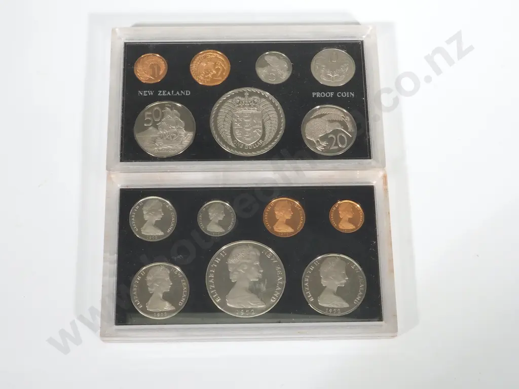 17 New Zealand Proof Sets Image 1++