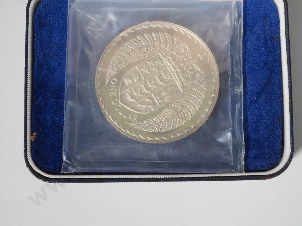 Three New Zealand 1976 Cased Proof One Dollar Coins Image 1++