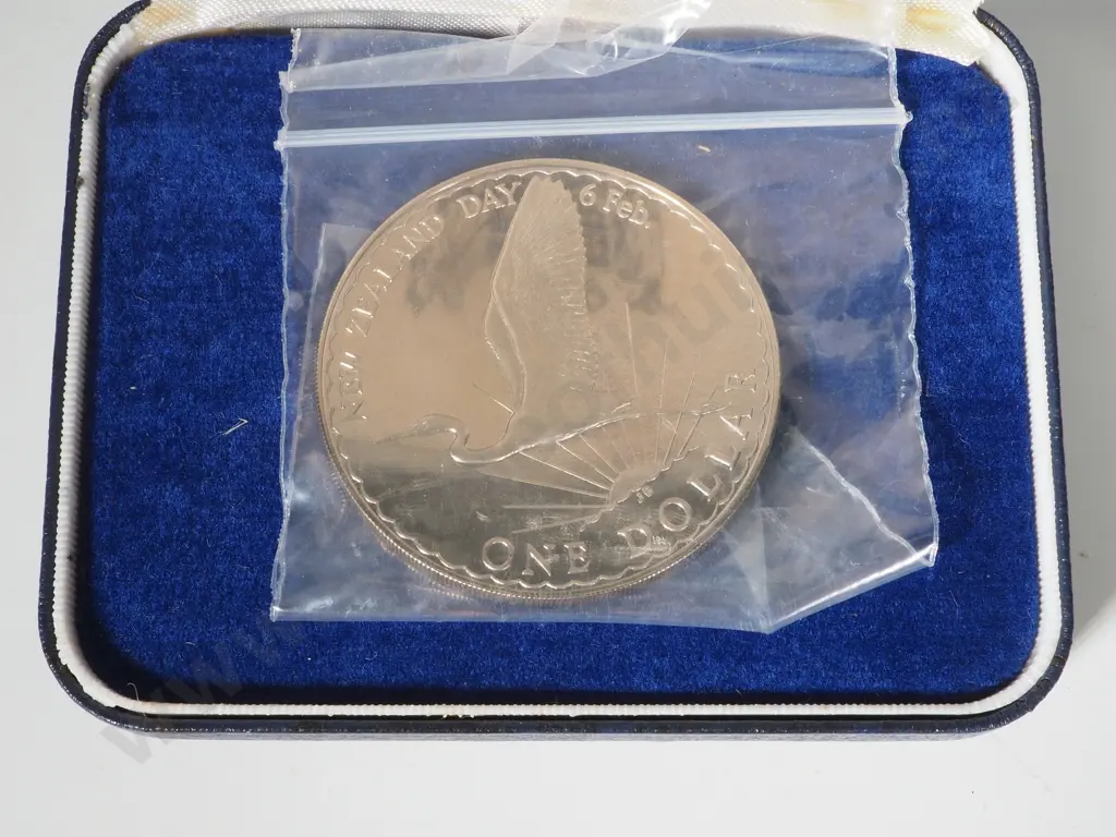 Ten New Zealand 1974 Cased One Dollar Coins: Total CV $550 NZD Image 1++