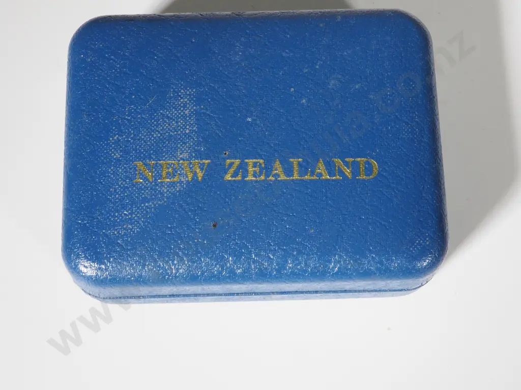 15 New Zealand Cased Proof One Dollar Coins: Total CV $225 NZD Image 1++